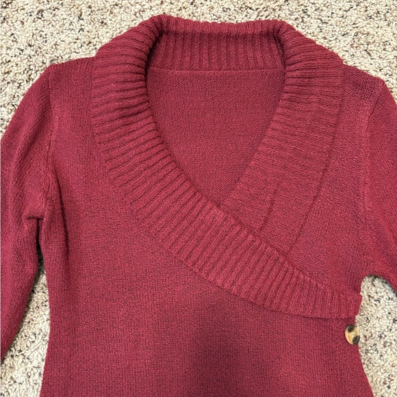 Maroon SHEIN sweater, size small with buttons - Picture 3 of 4